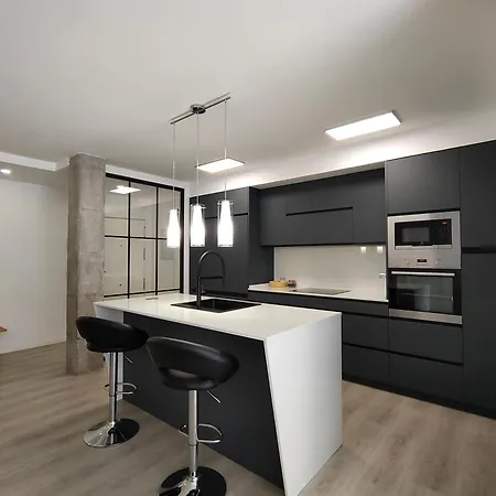 Casa Mallen, Con Amplia Terraza, En El Barrio De Nervion Siviglia Esterno foto