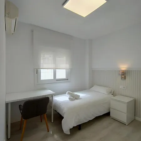Casa Mallen, Con Amplia Terraza, En El Barrio De Nervion Siviglia Esterno foto