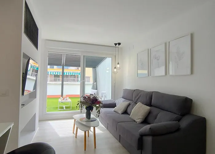 Casa Mallen, Con Amplia Terraza, En El Barrio De Nervion